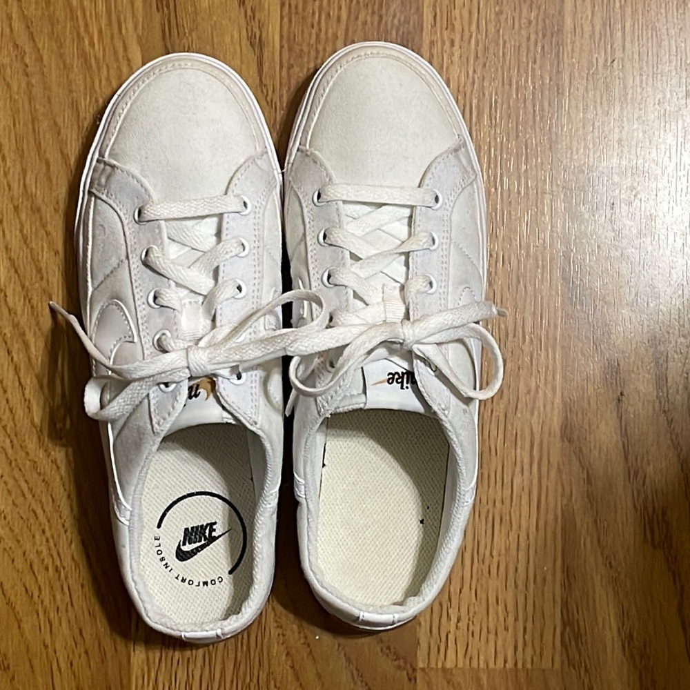 Women’s Size 7.5 Nike Sneaker